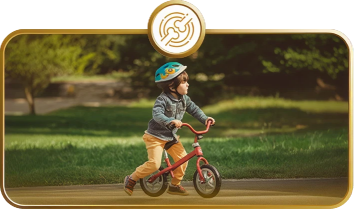 Crian&ccedil;a andando de bicicleta